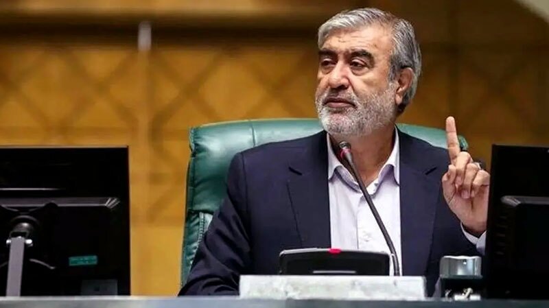 عزیزی: تنگه هرمز با پستهای توهمی ترامپ مدیریت نمیشود عزیزی: تنگه هرمز با پستهای توهمی ترامپ مدیریت نمیشود