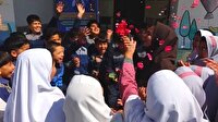 معلم نمونه کشوری و اشتیاق دانش آموزان برای دیدارش