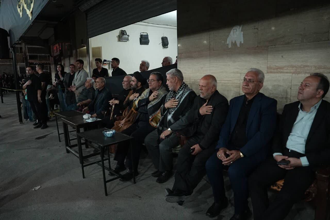 حضور استاندار آذربایجانغربی در آیین عزاداری مسجد امام ارومیه حضور استاندار آذربایجانغربی در آیین عزاداری مسجد امام ارومیه