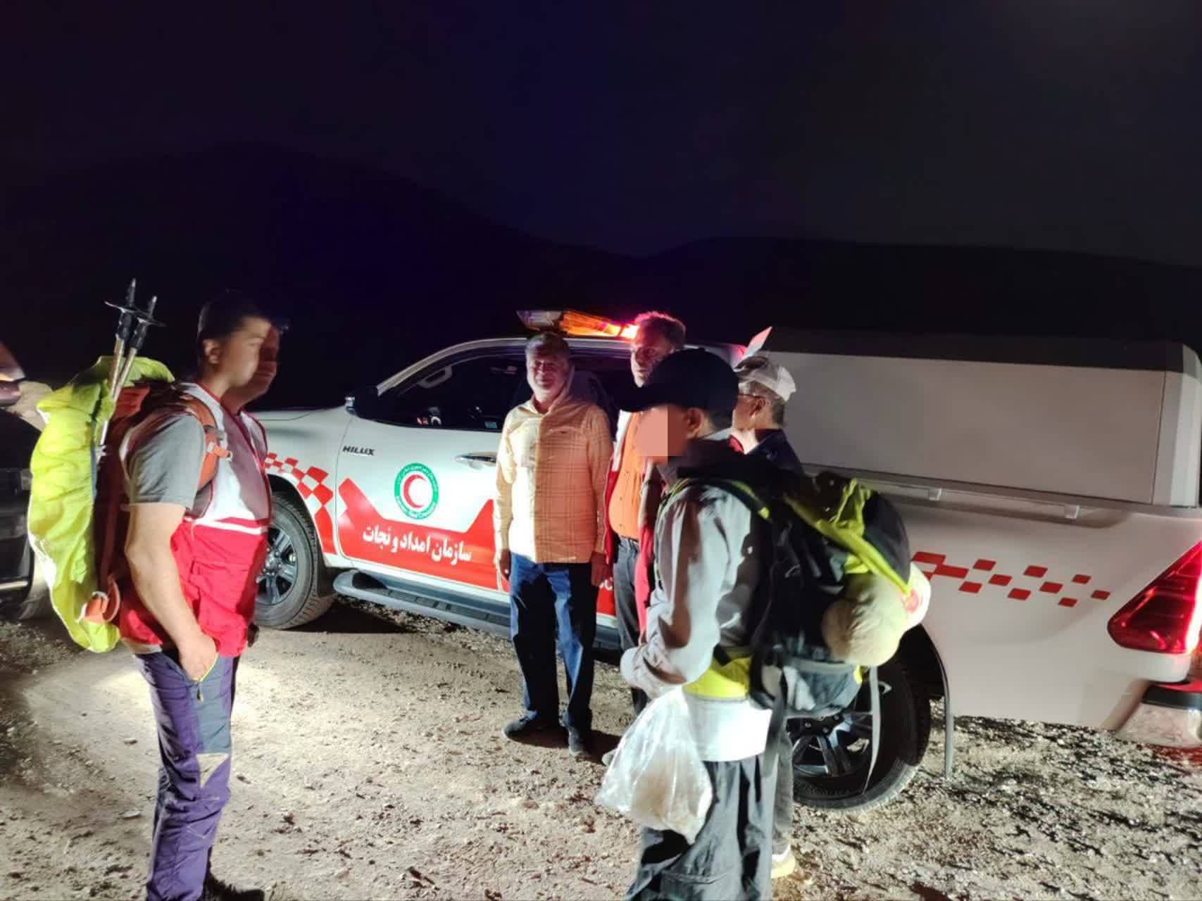 نجات ۵ طبیعت‌گرد گرفتار در ارتفاعات روستای غار نیشابور